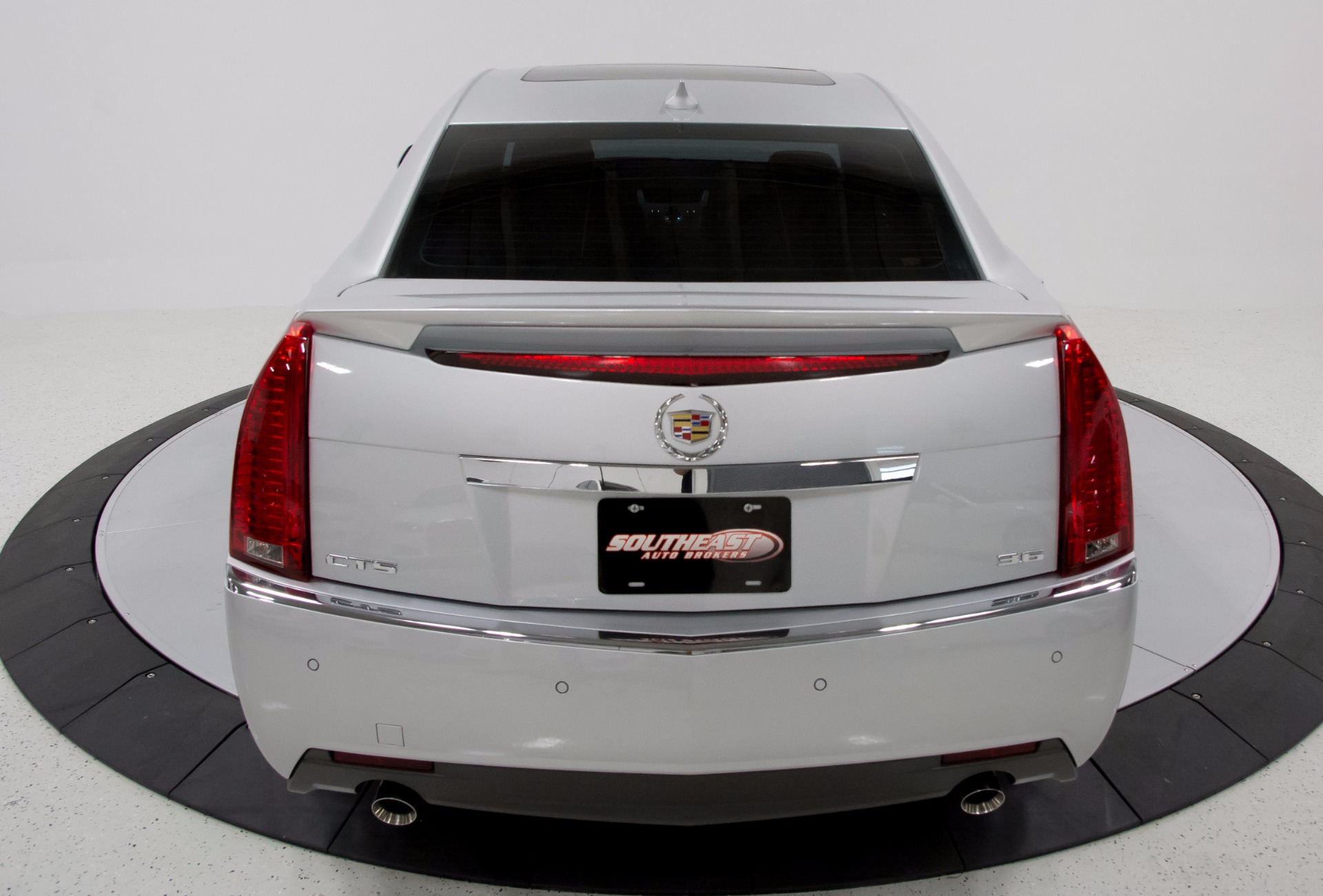 Cadillac cts не открывается багажник