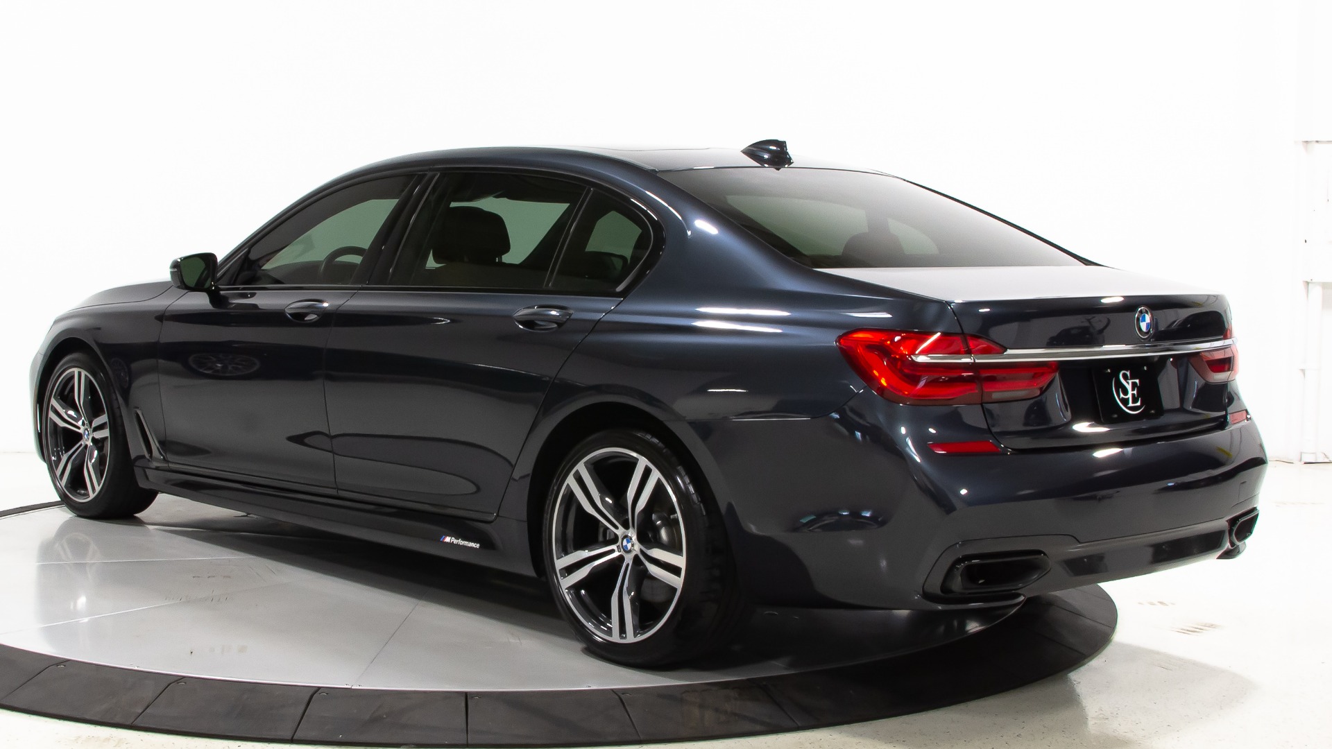 Bmw 7 2018 года