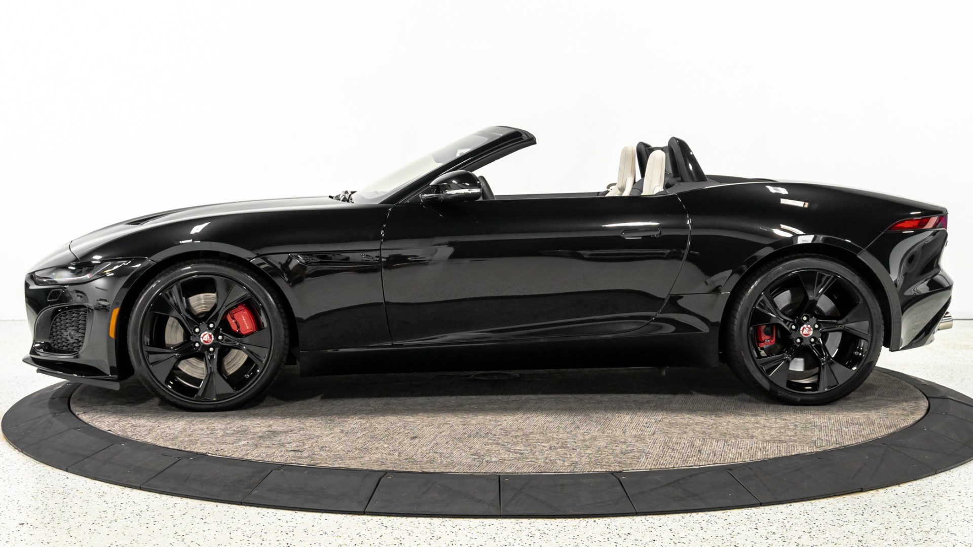 Black Jaguar・2点まとめ買い 2010 Jaguar XK | Classic Cars for Sale - Streetside Classics