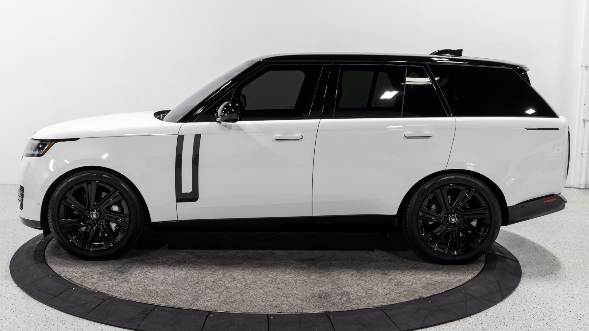 Used 2023 Land Rover Range Rover P530 SE SWB V8 (SOLD) For