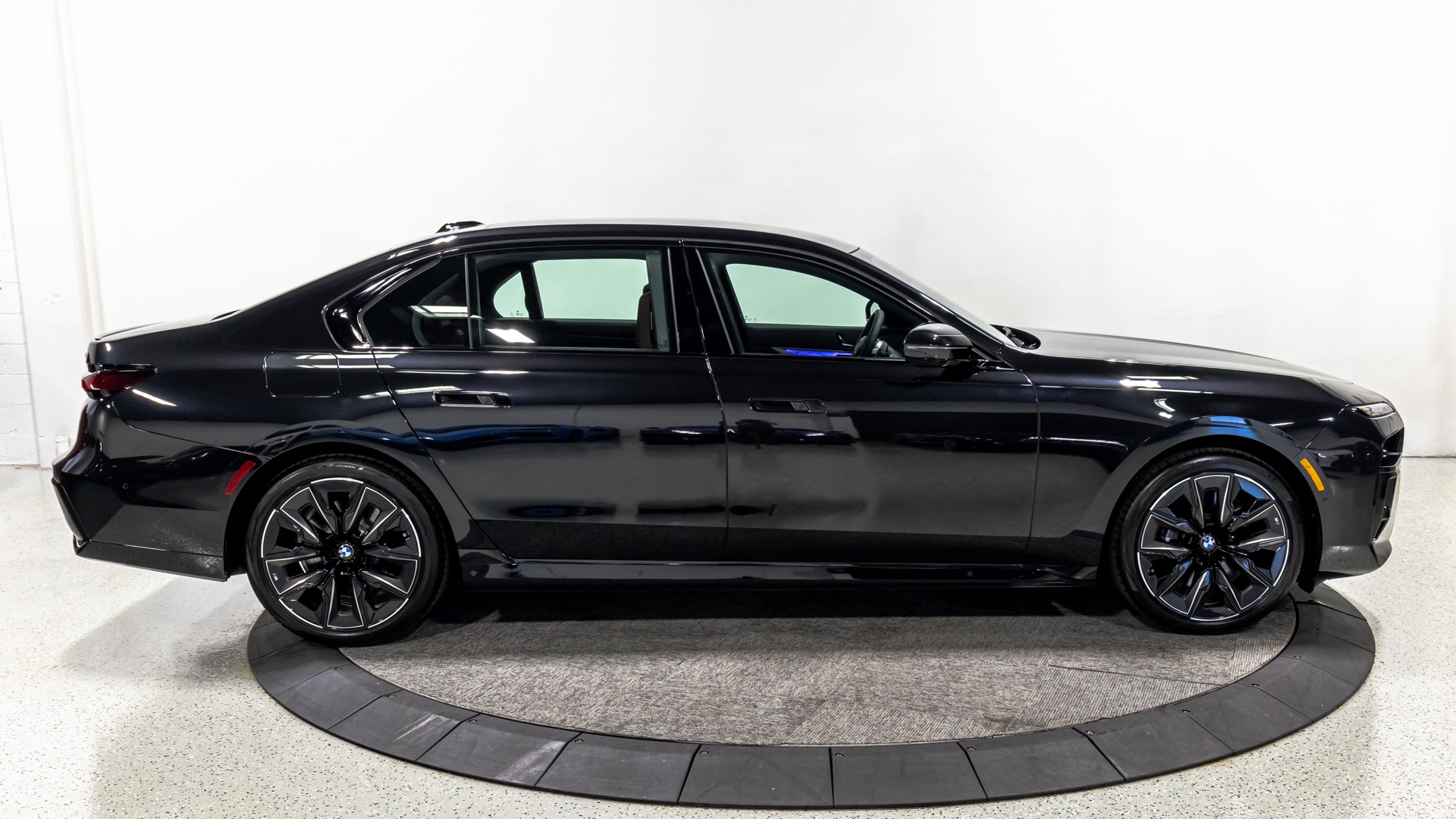 Used-2023-BMW-7-Series-740i- 