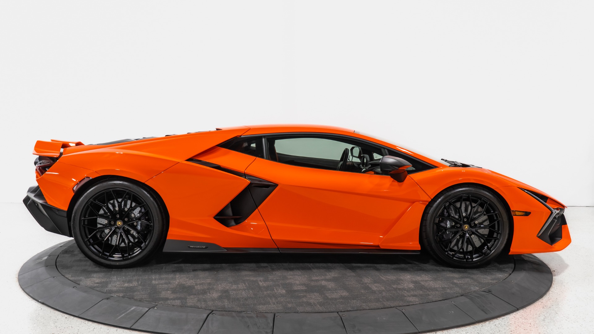 2025 Lamborghini Revuelto Base - Photo 10
