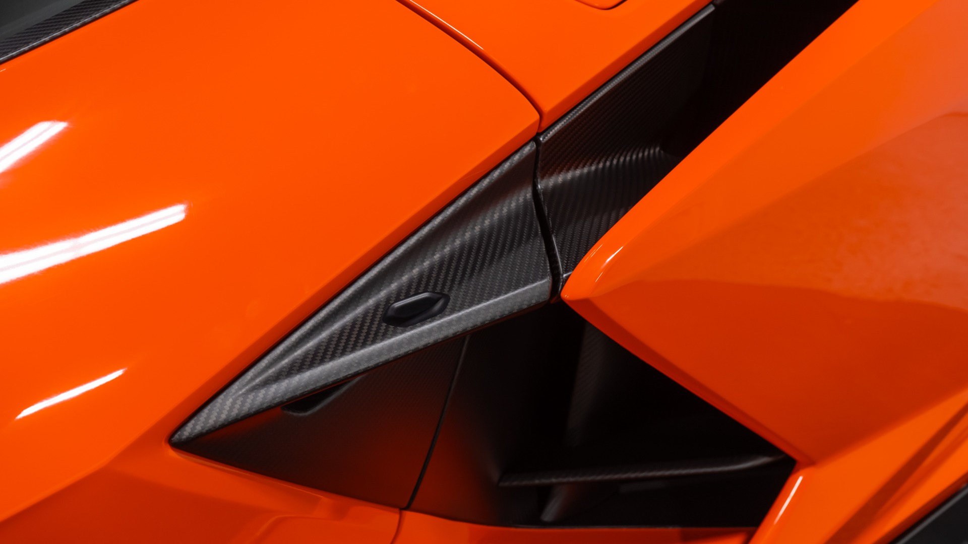 2025 Lamborghini Revuelto Base - Photo 24