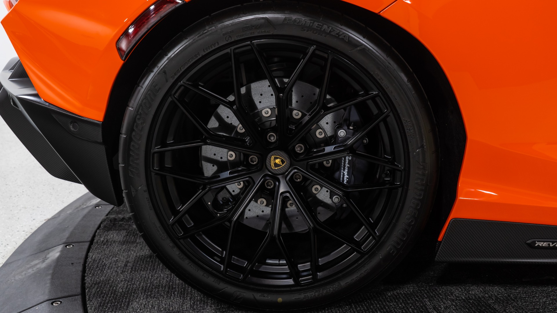 2025 Lamborghini Revuelto Base - Photo 37