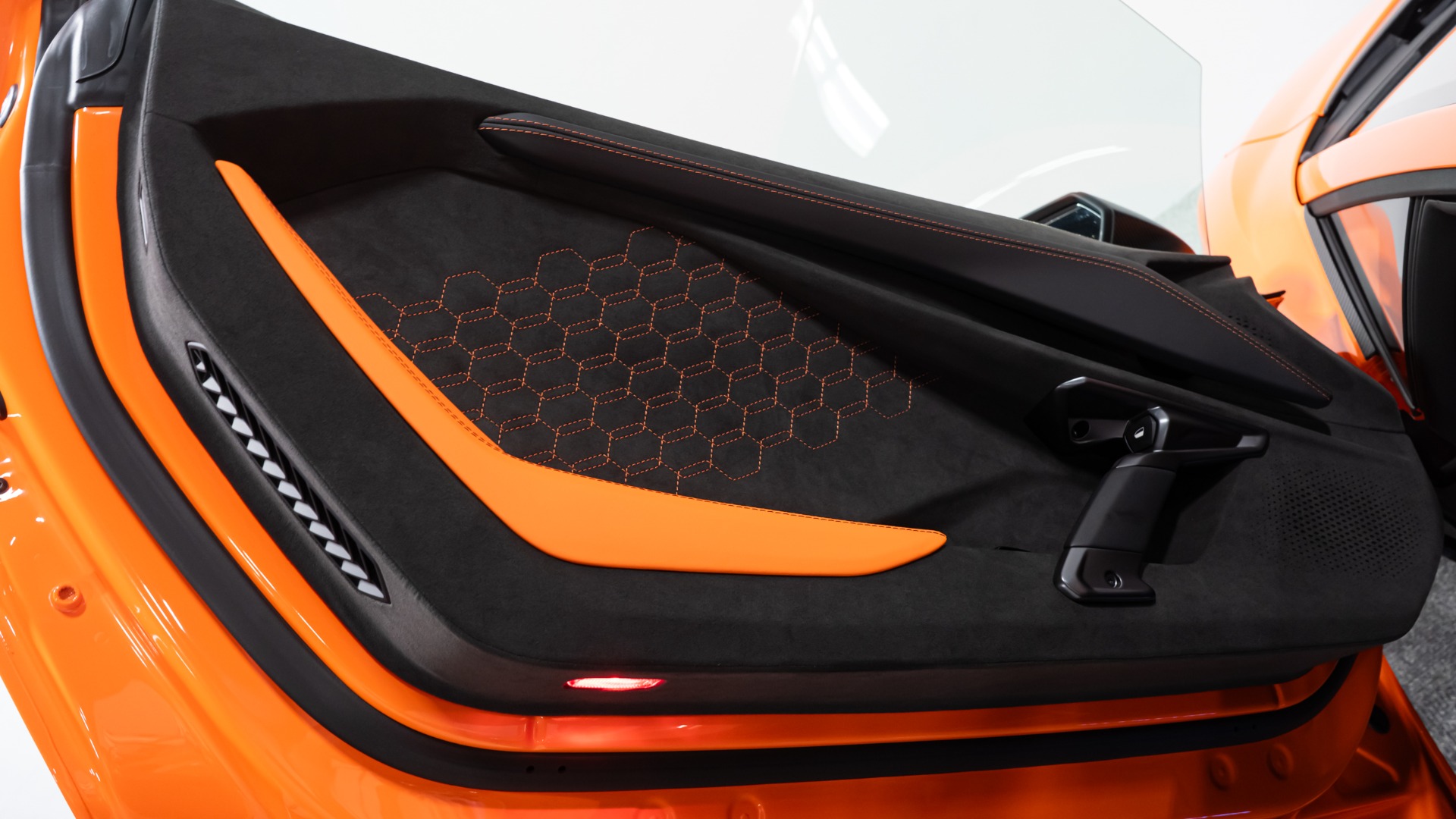 2025 Lamborghini Revuelto Base - Photo 39