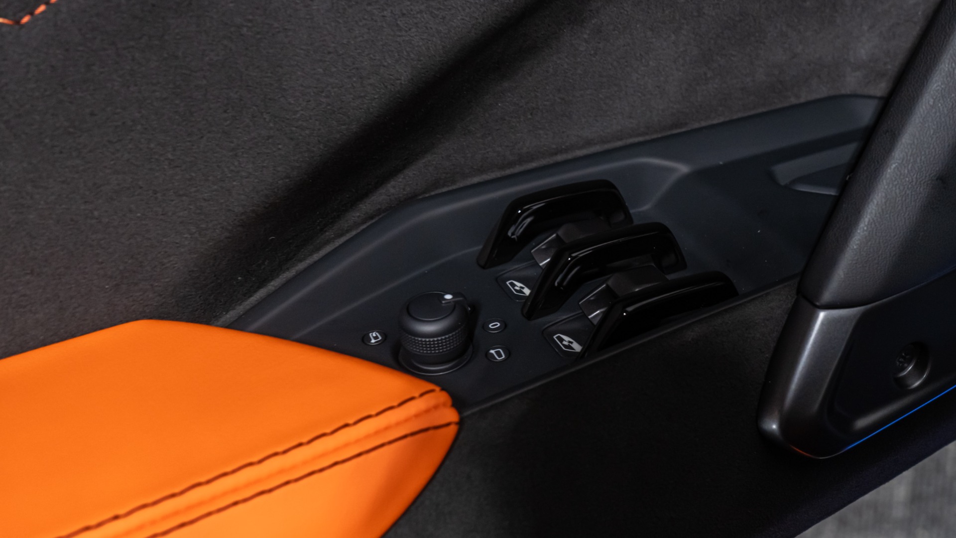 2025 Lamborghini Revuelto Base - Photo 40