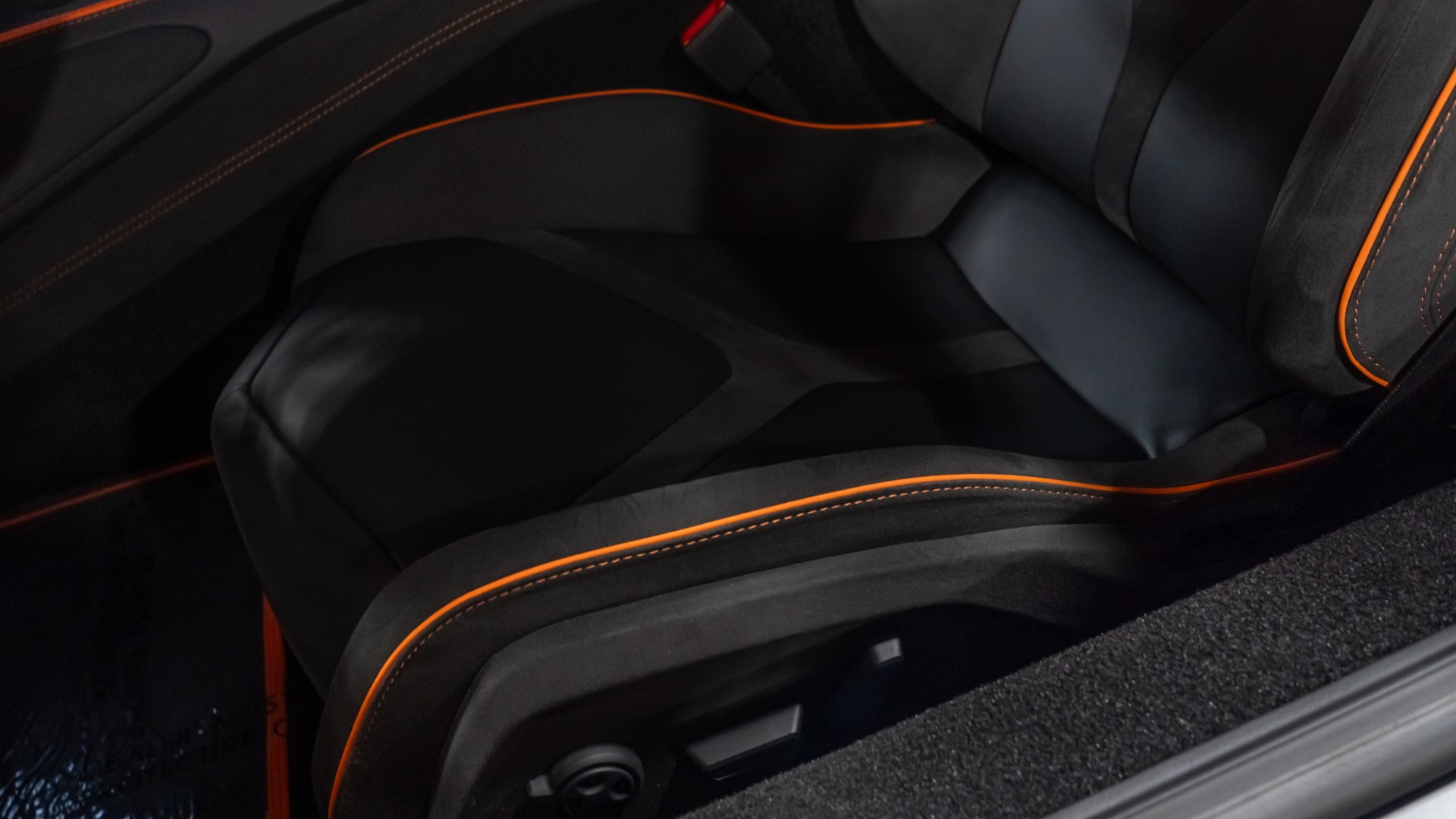 2025 Lamborghini Revuelto Base - Photo 47
