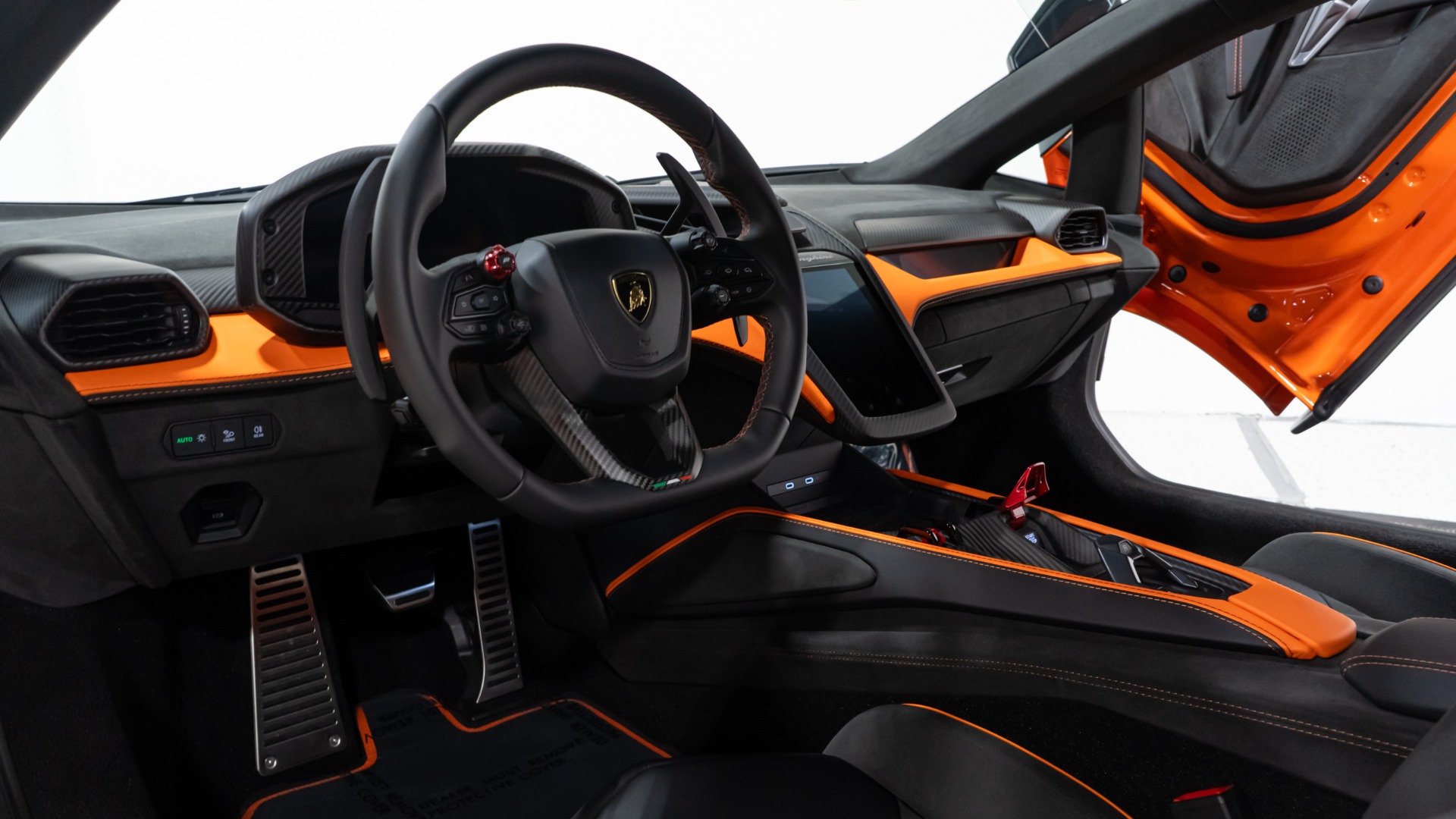 2025 Lamborghini Revuelto Base - Photo 49