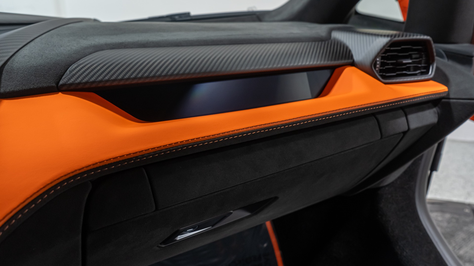 2025 Lamborghini Revuelto Base - Photo 60