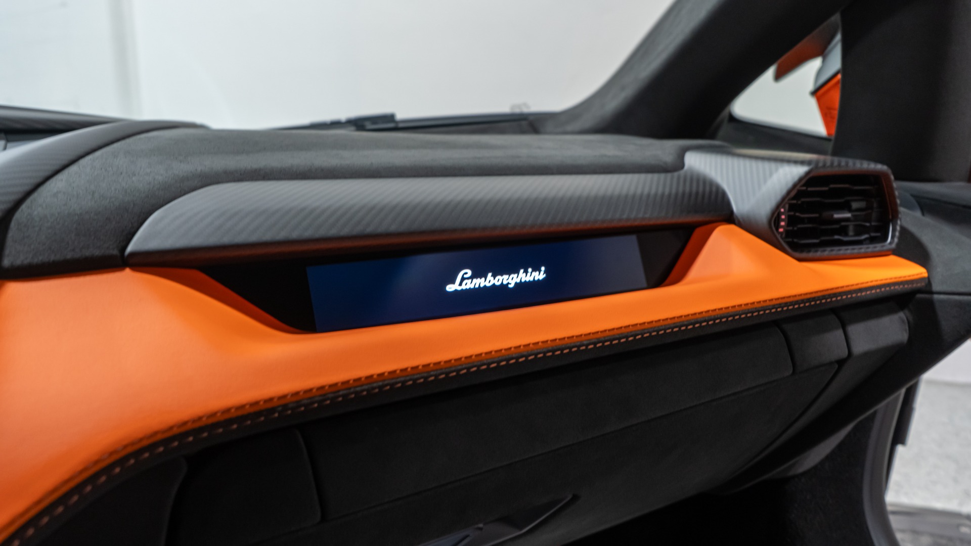 2025 Lamborghini Revuelto Base - Photo 61