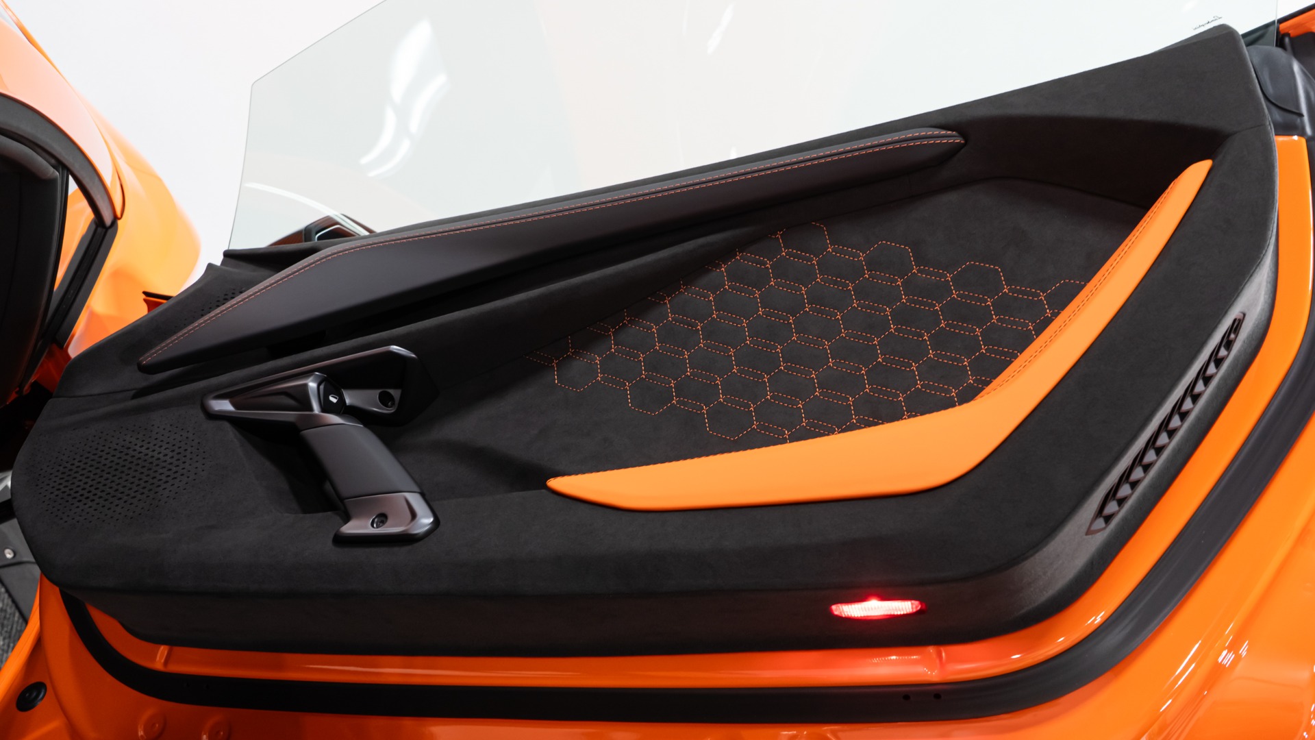 2025 Lamborghini Revuelto Base - Photo 65