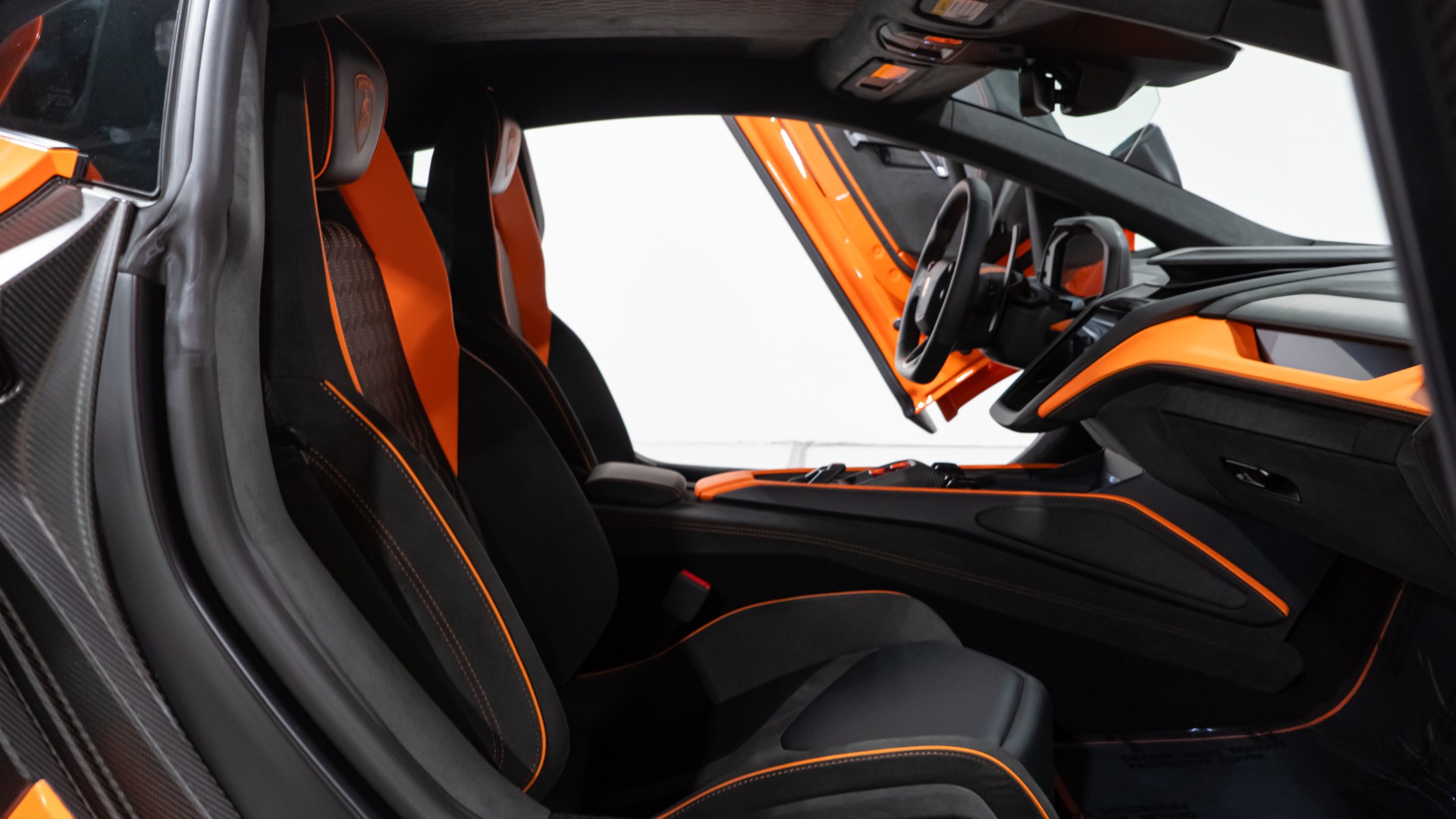 2025 Lamborghini Revuelto Base - Photo 67