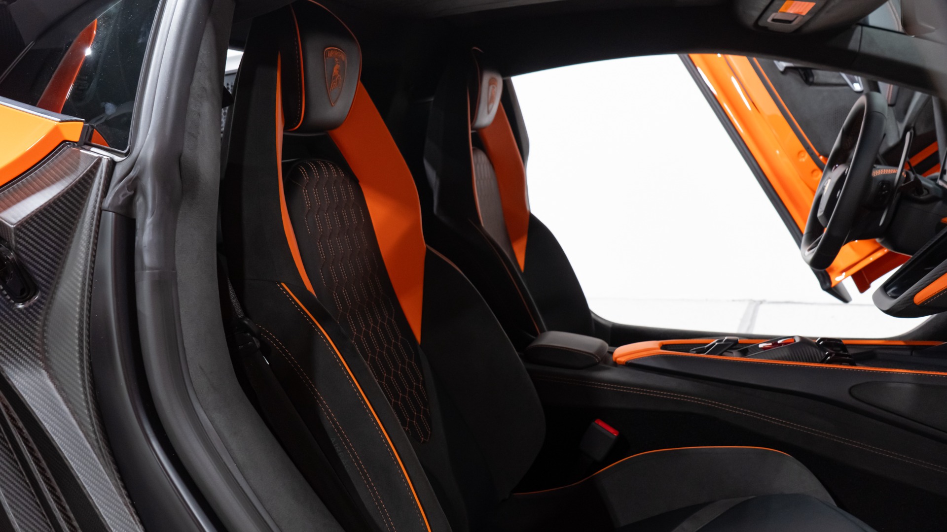 2025 Lamborghini Revuelto Base - Photo 68
