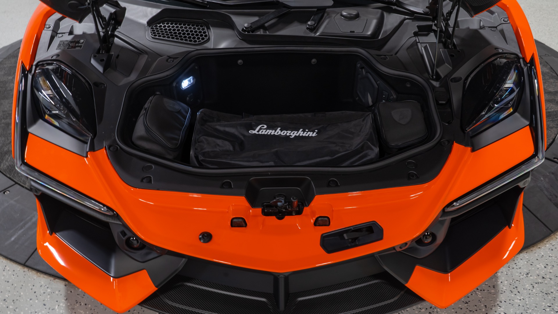 2025 Lamborghini Revuelto Base - Photo 75