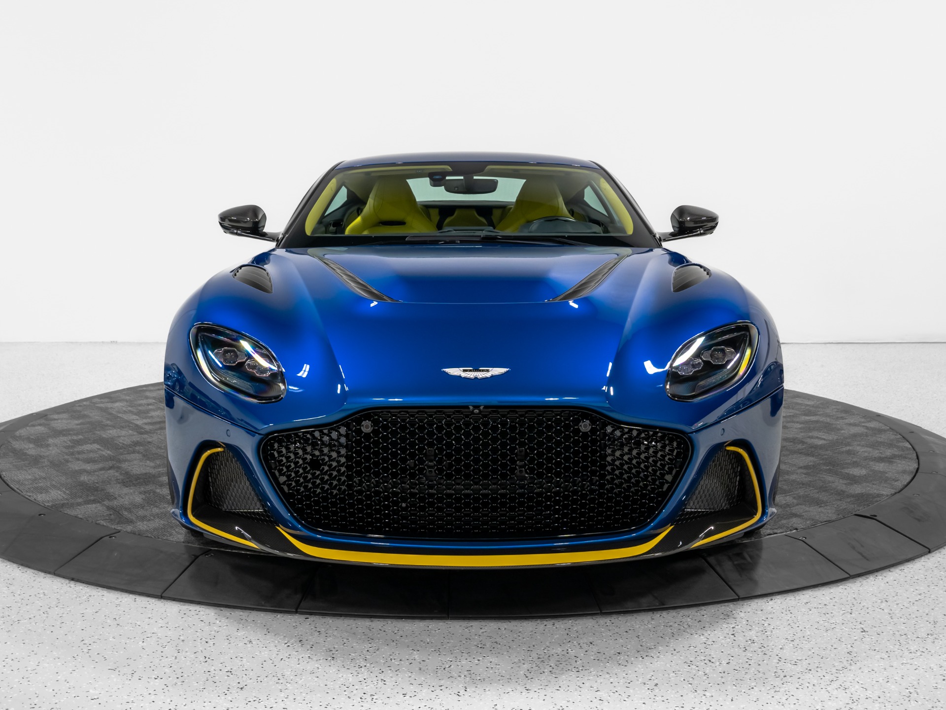 2023 Aston Martin DBS Base - Photo 13