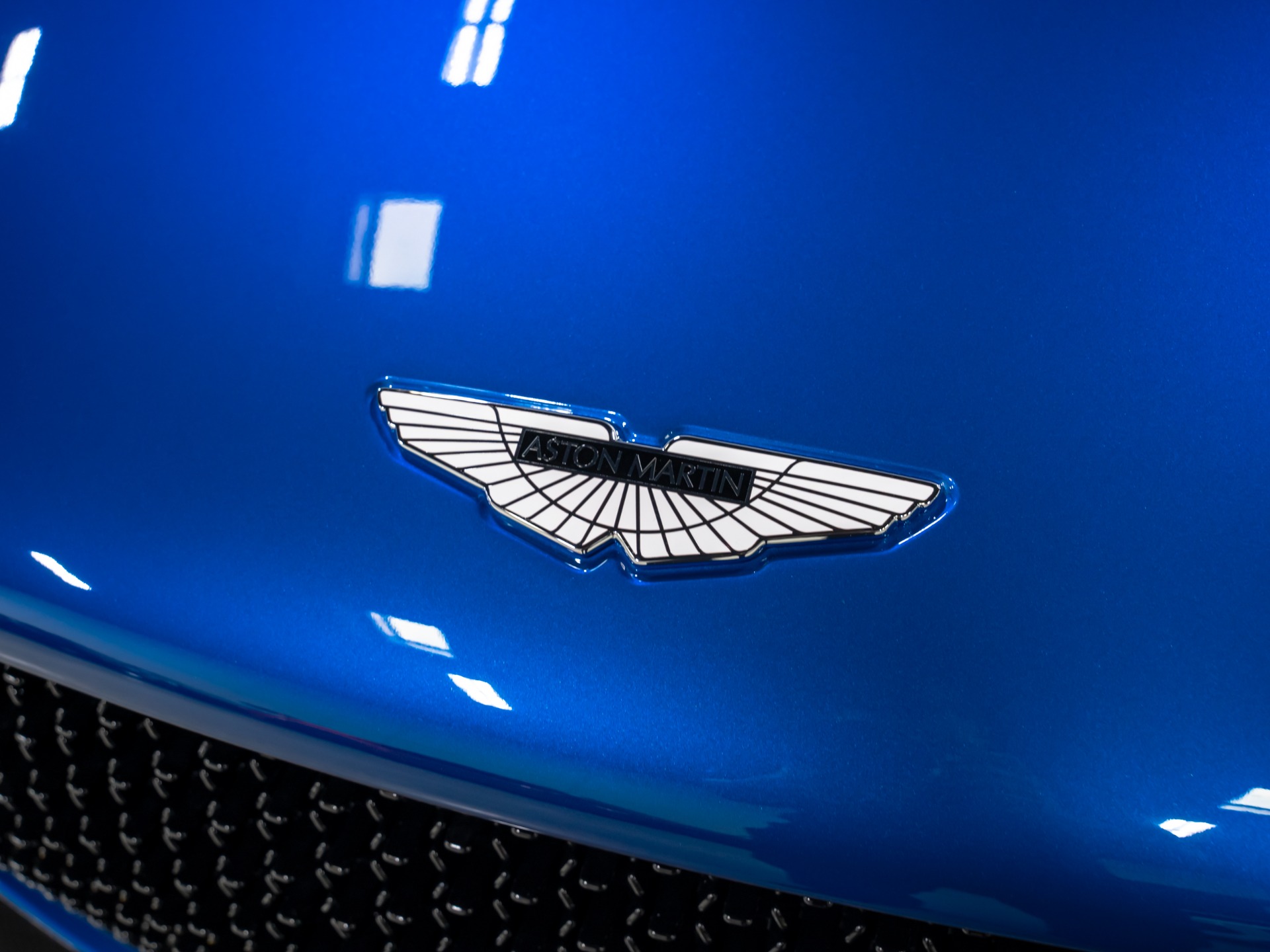 2023 Aston Martin DBS Base - Photo 16