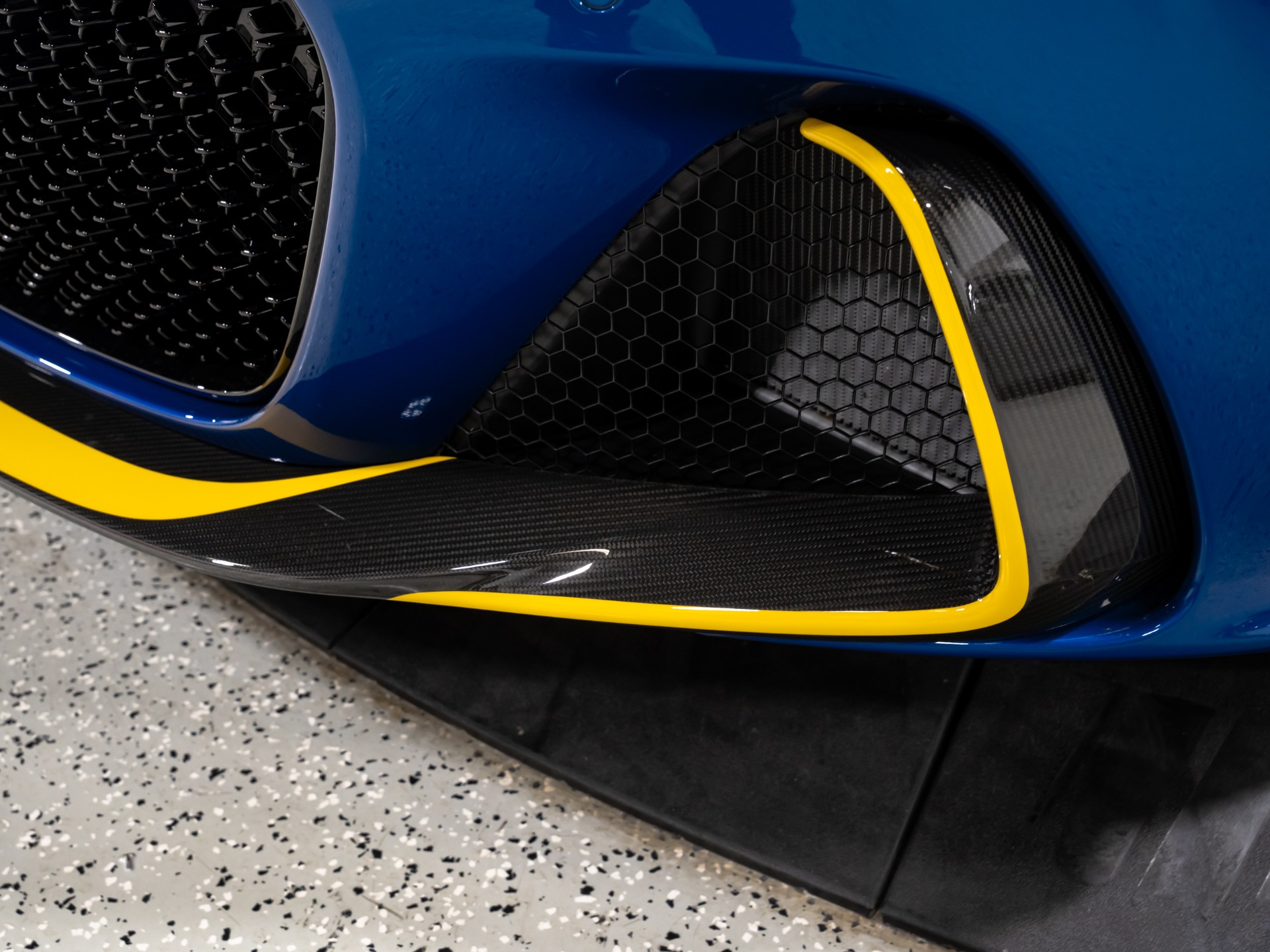 2023 Aston Martin DBS Base - Photo 19