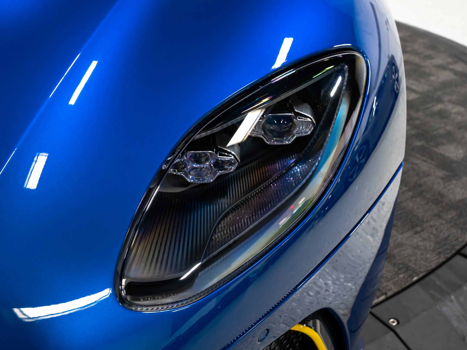 2023 Aston Martin DBS Base - Photo 20