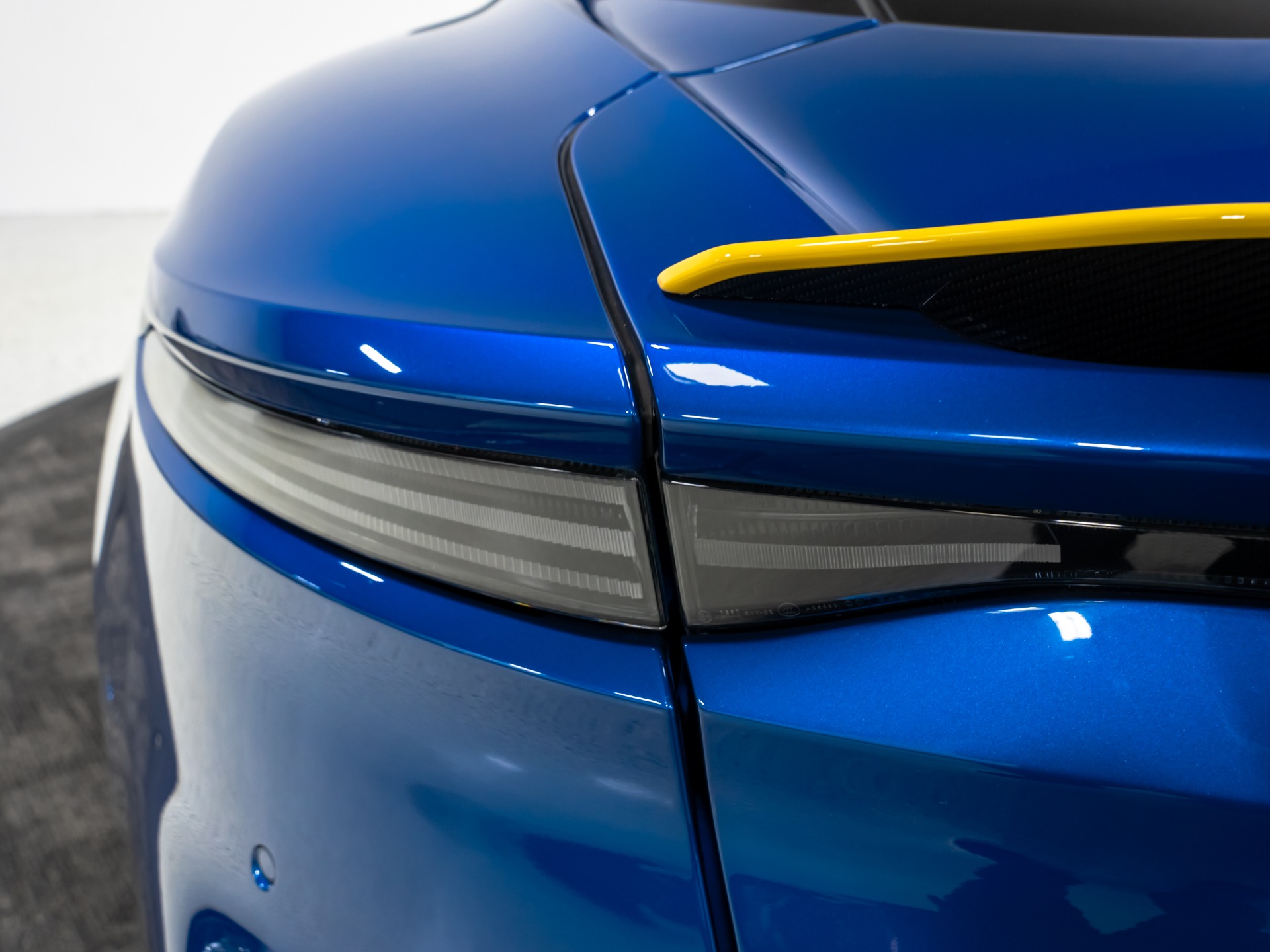 2023 Aston Martin DBS Base - Photo 30