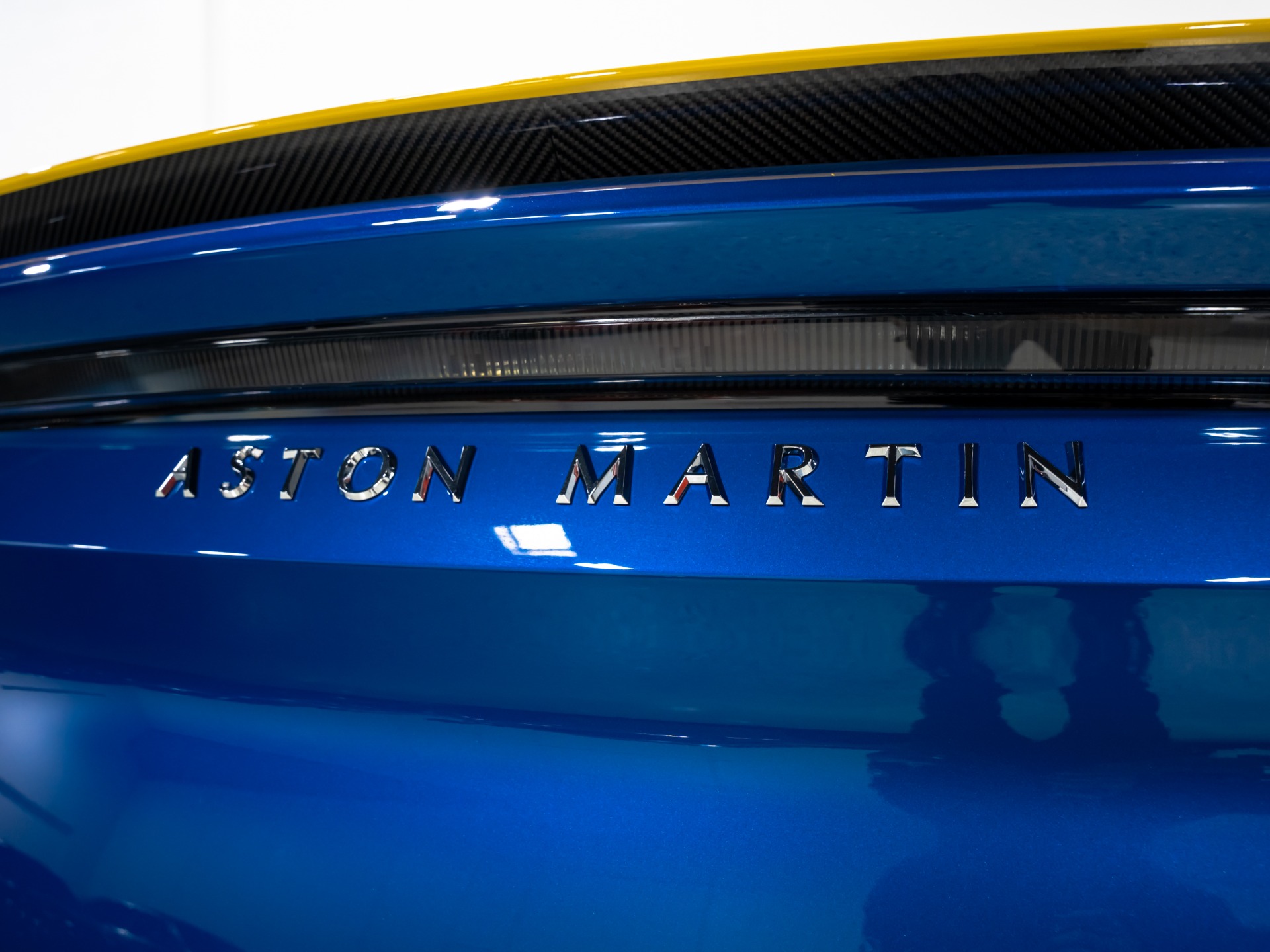 2023 Aston Martin DBS Base - Photo 32