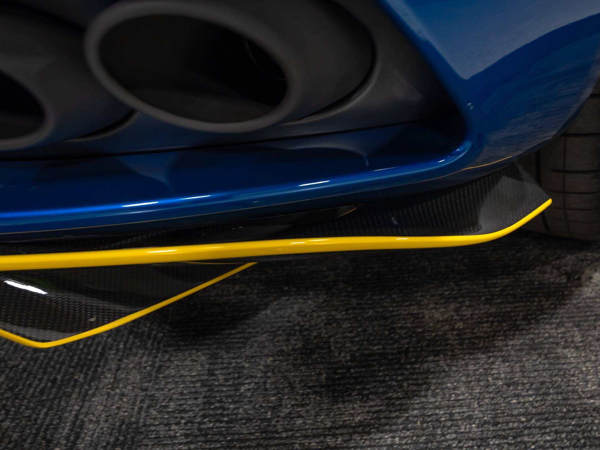 2023 Aston Martin DBS Base - Photo 34
