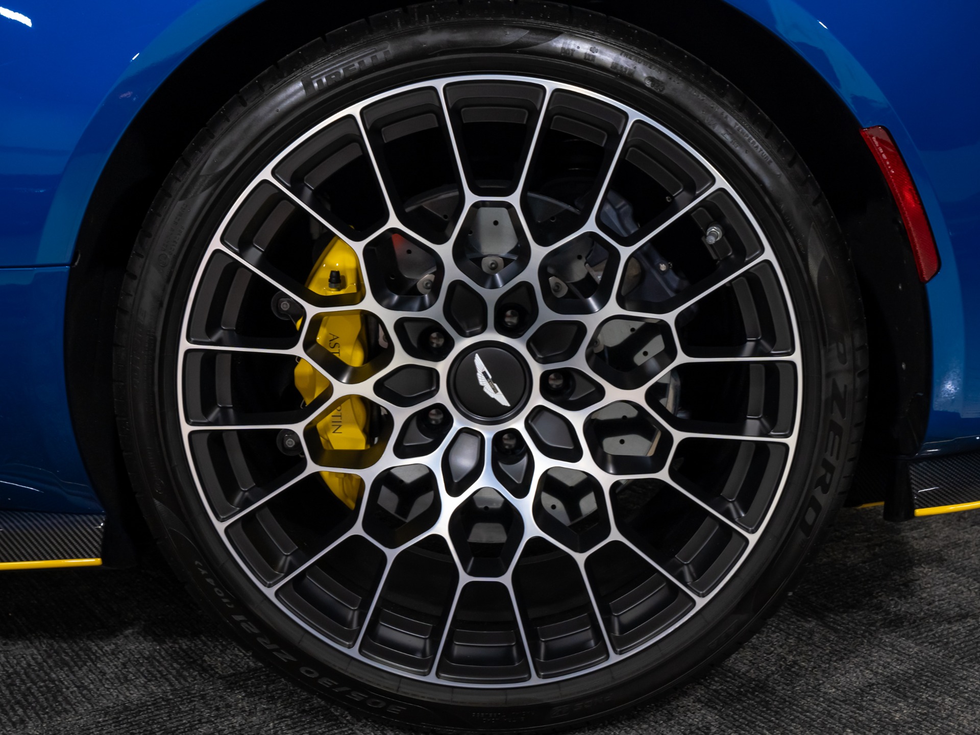 2023 Aston Martin DBS Base - Photo 38