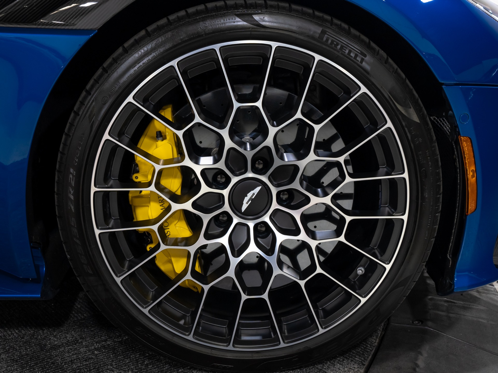 2023 Aston Martin DBS Base - Photo 40