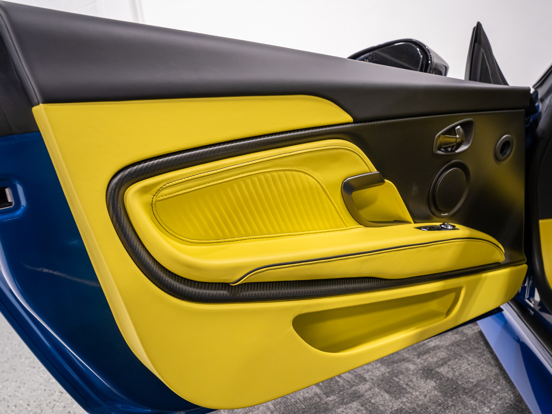 2023 Aston Martin DBS Base - Photo 41