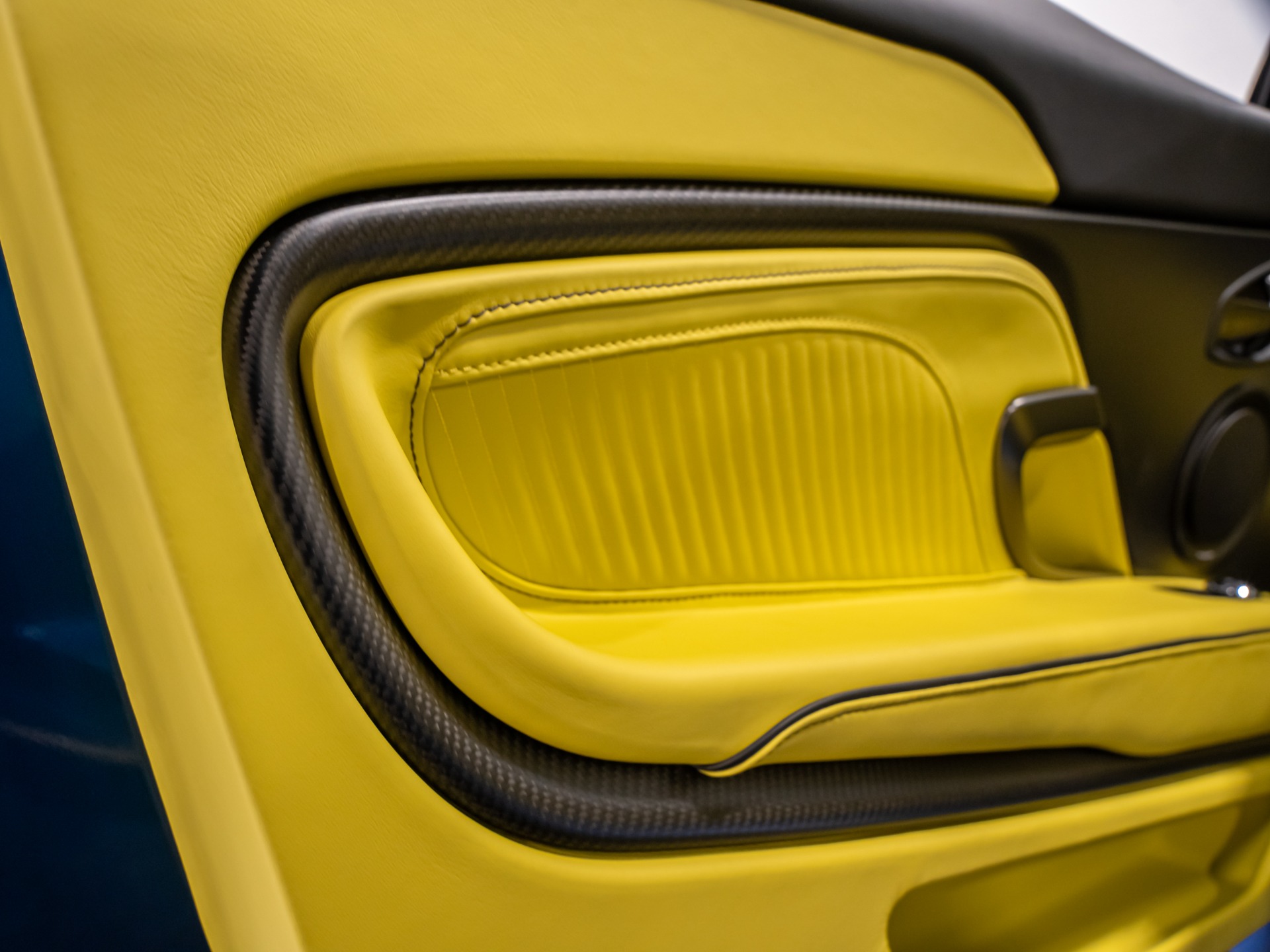 2023 Aston Martin DBS Base - Photo 42