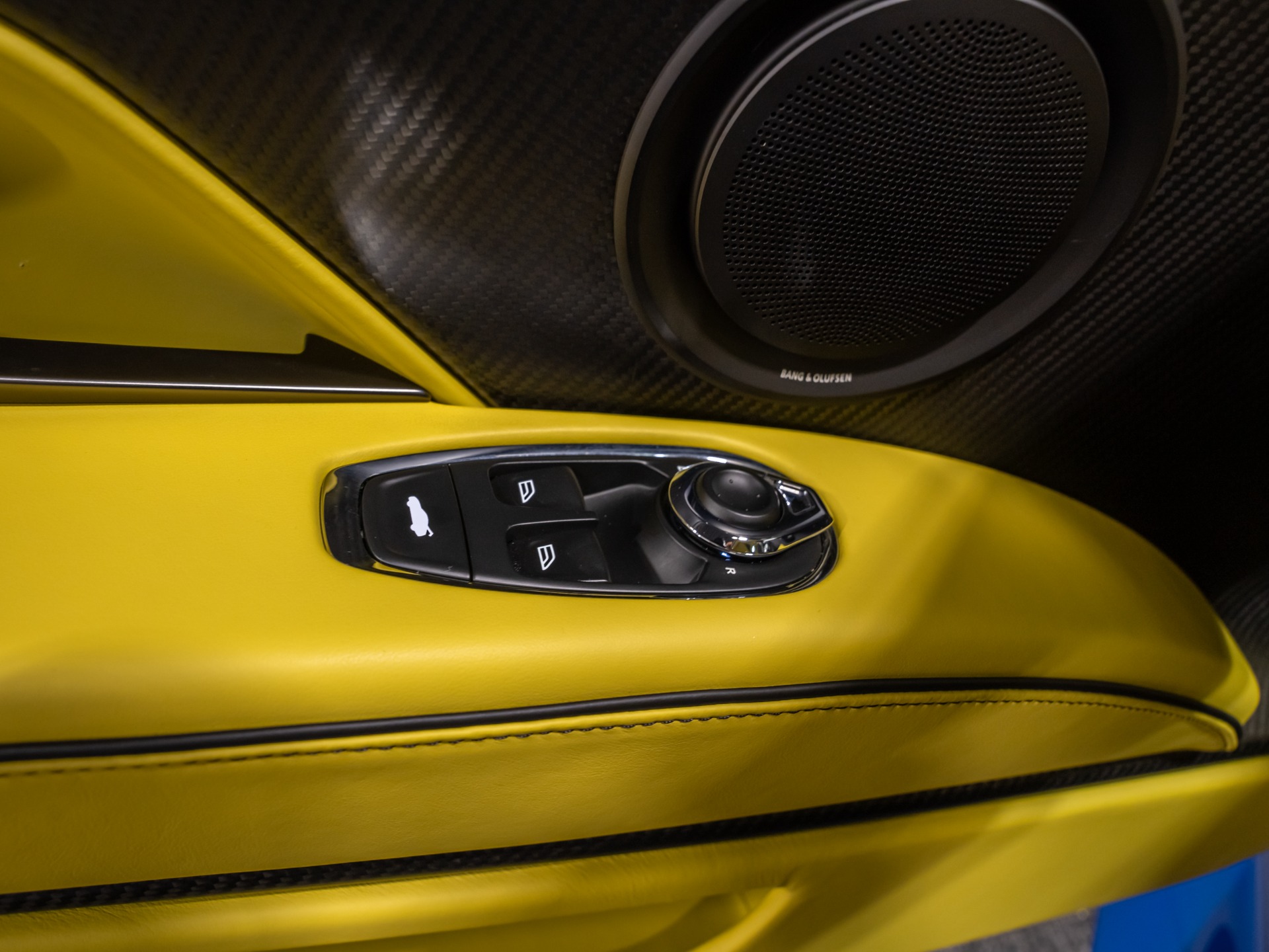 2023 Aston Martin DBS Base - Photo 44