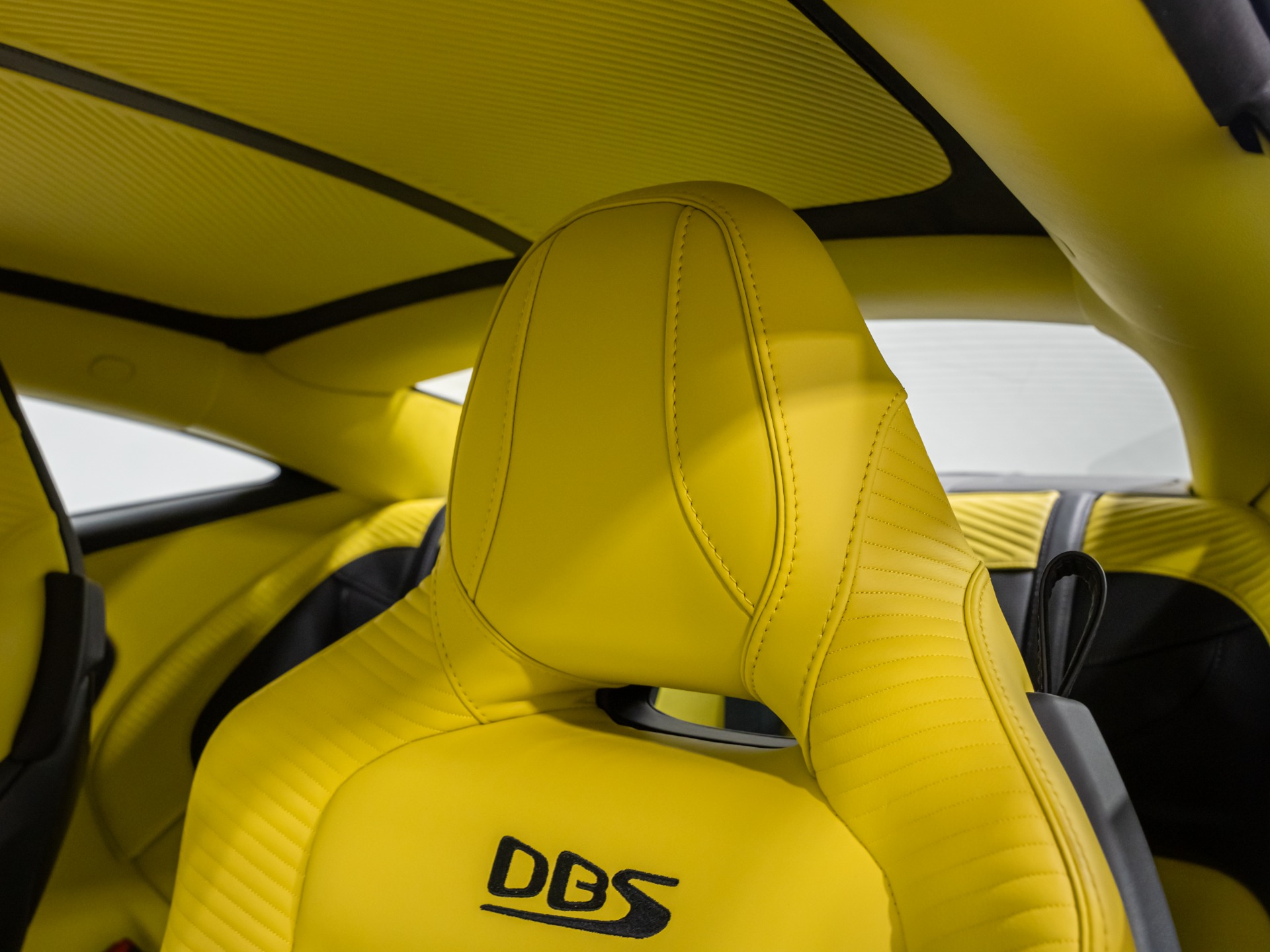 2023 Aston Martin DBS Base - Photo 48