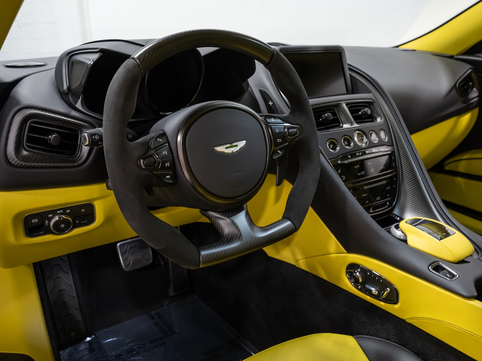 2023 Aston Martin DBS Base - Photo 52