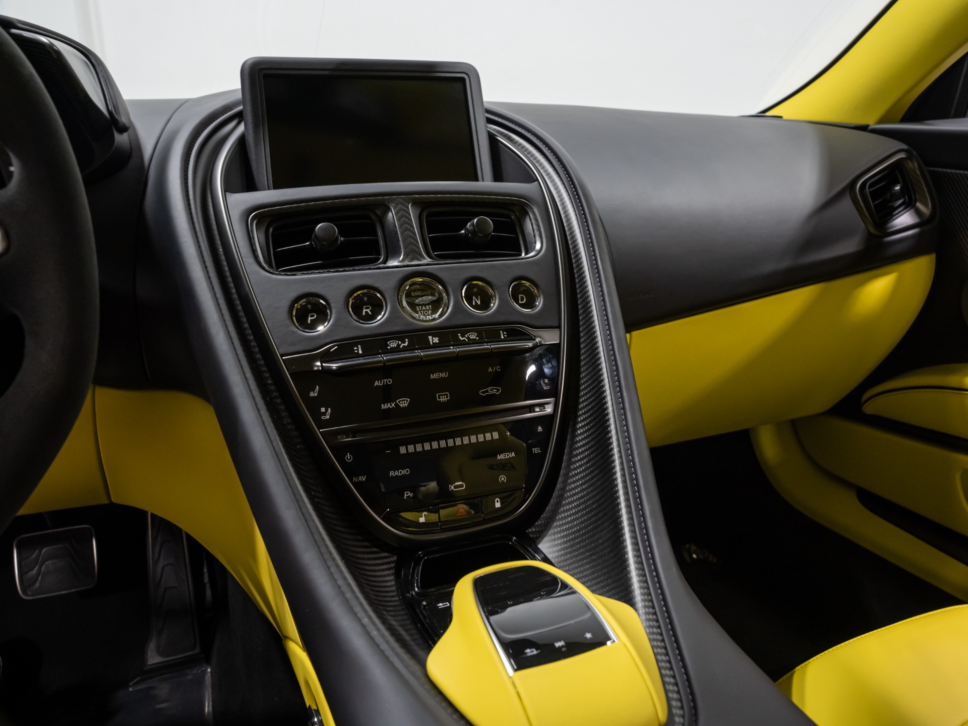2023 Aston Martin DBS Base - Photo 59