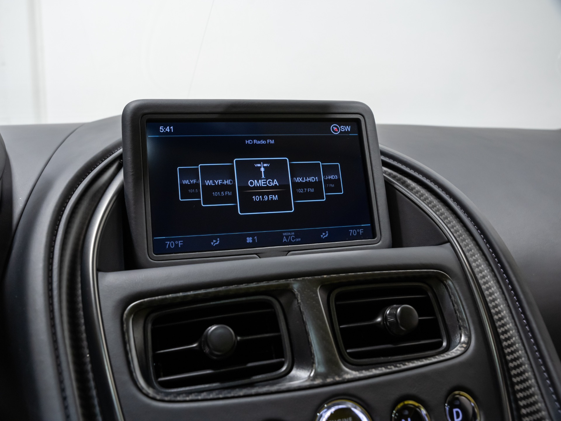 2023 Aston Martin DBS Base - Photo 62