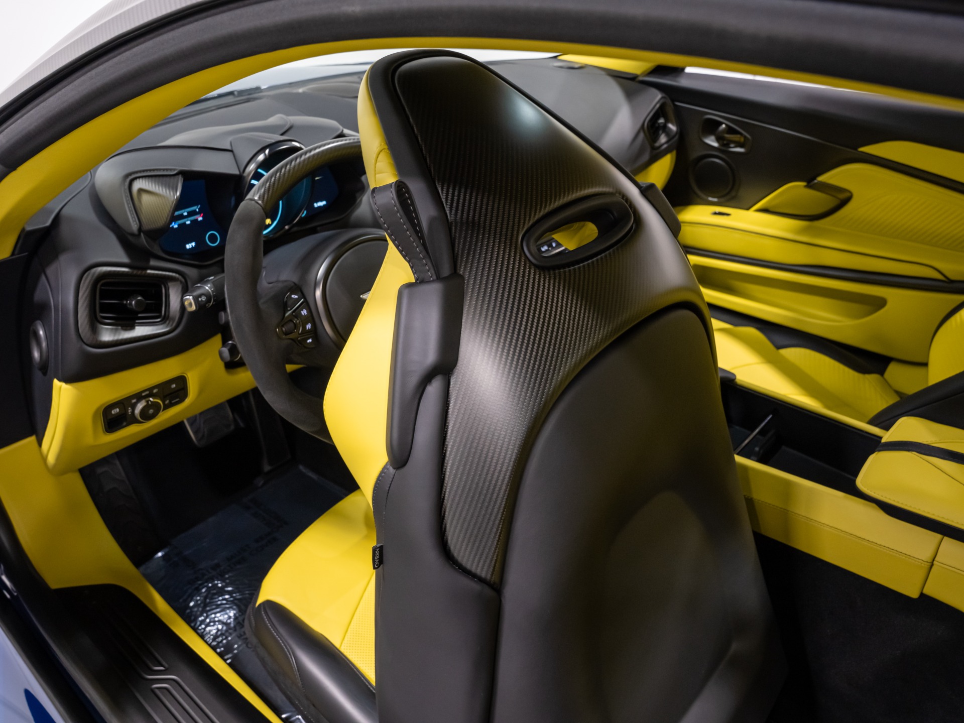 2023 Aston Martin DBS Base - Photo 71