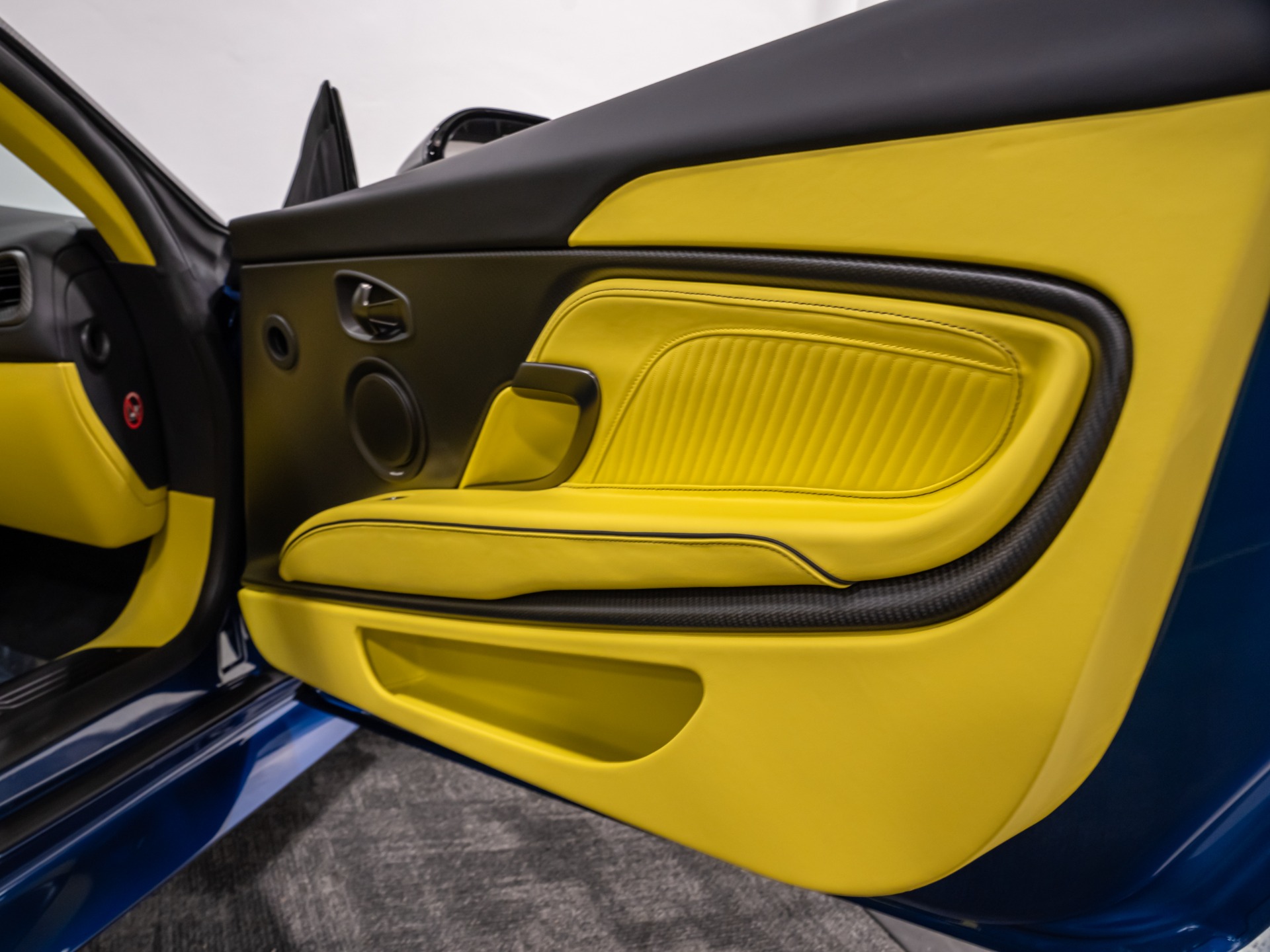 2023 Aston Martin DBS Base - Photo 75