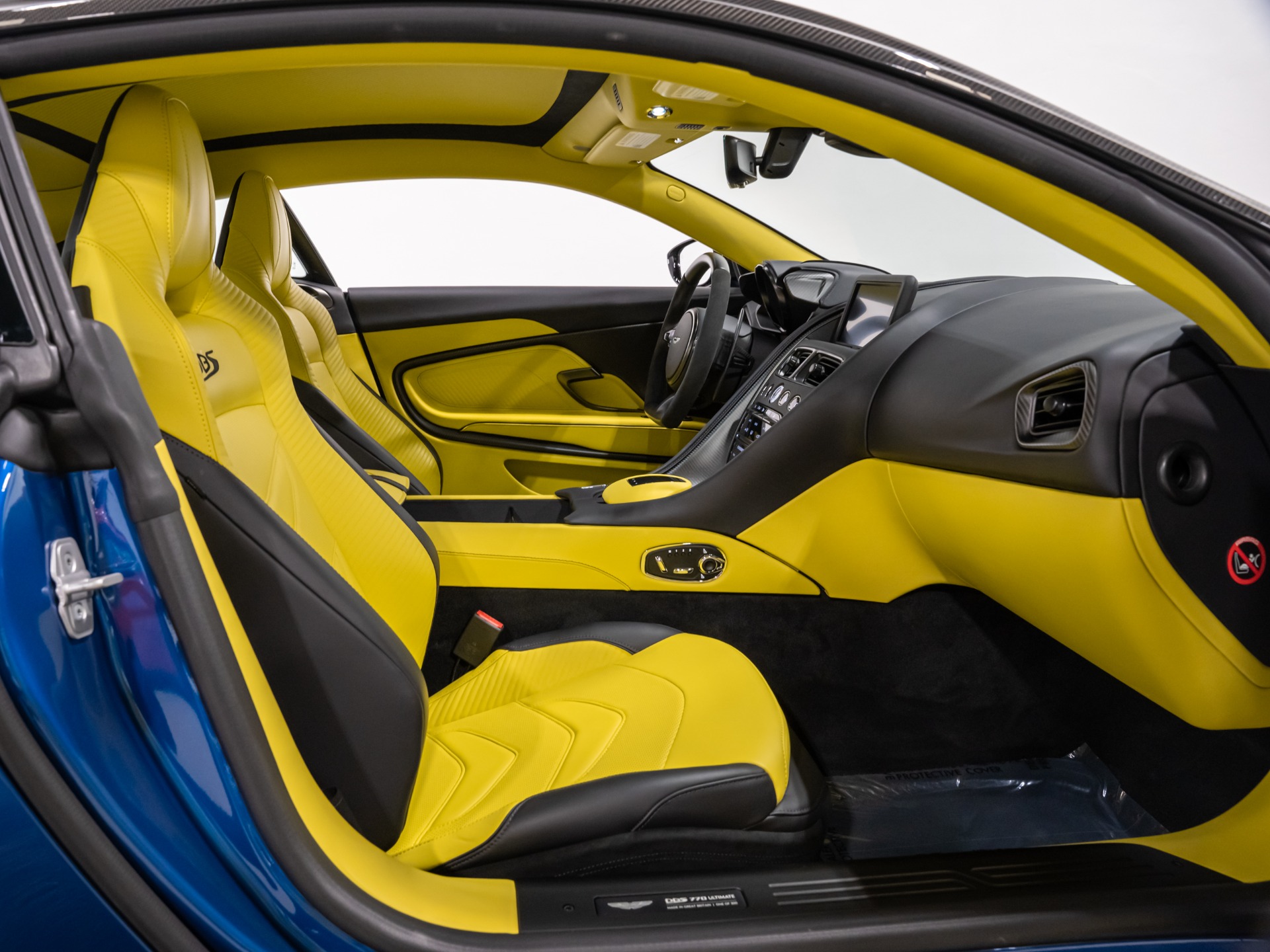 2023 Aston Martin DBS Base - Photo 77