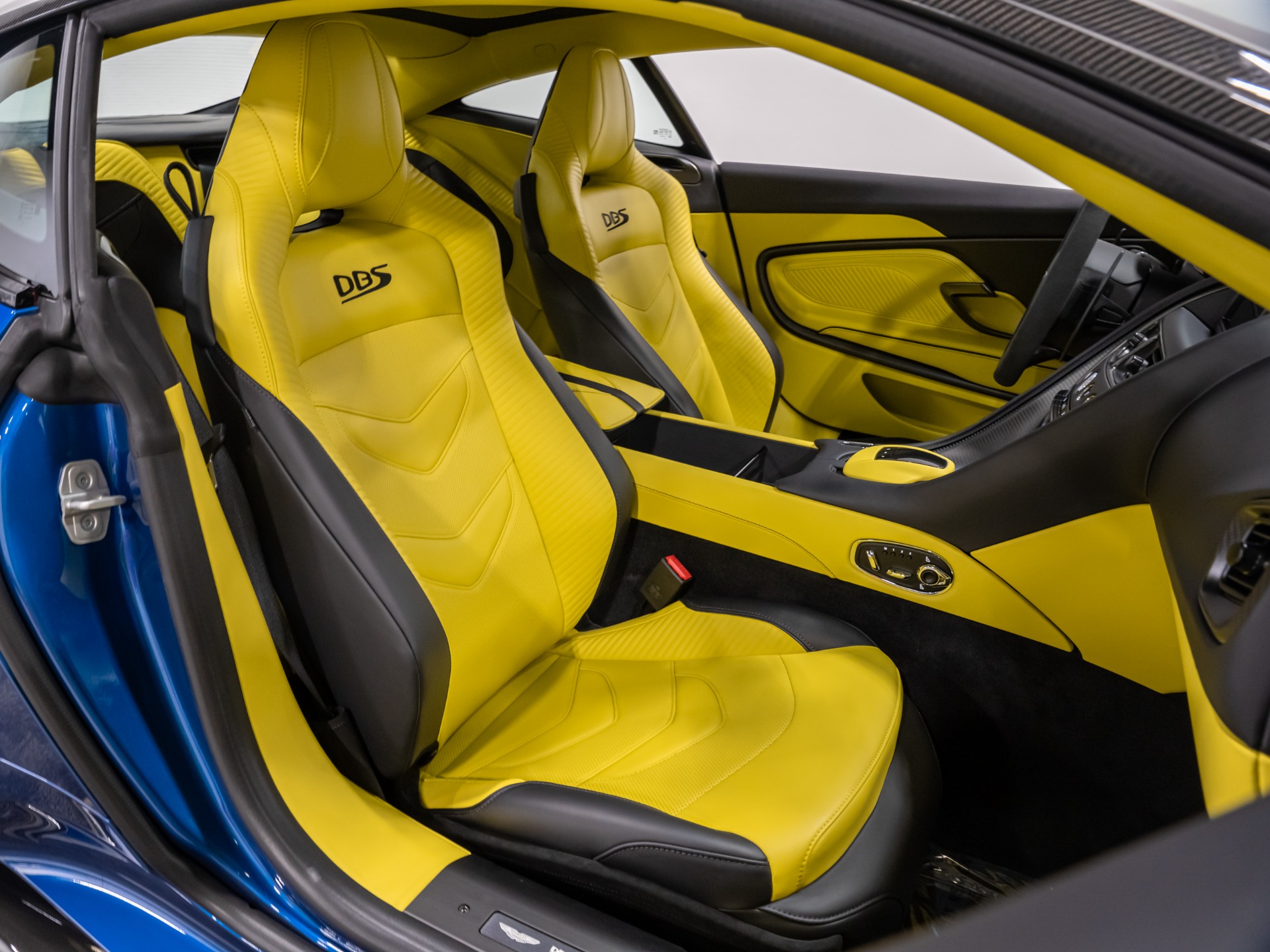 2023 Aston Martin DBS Base - Photo 78