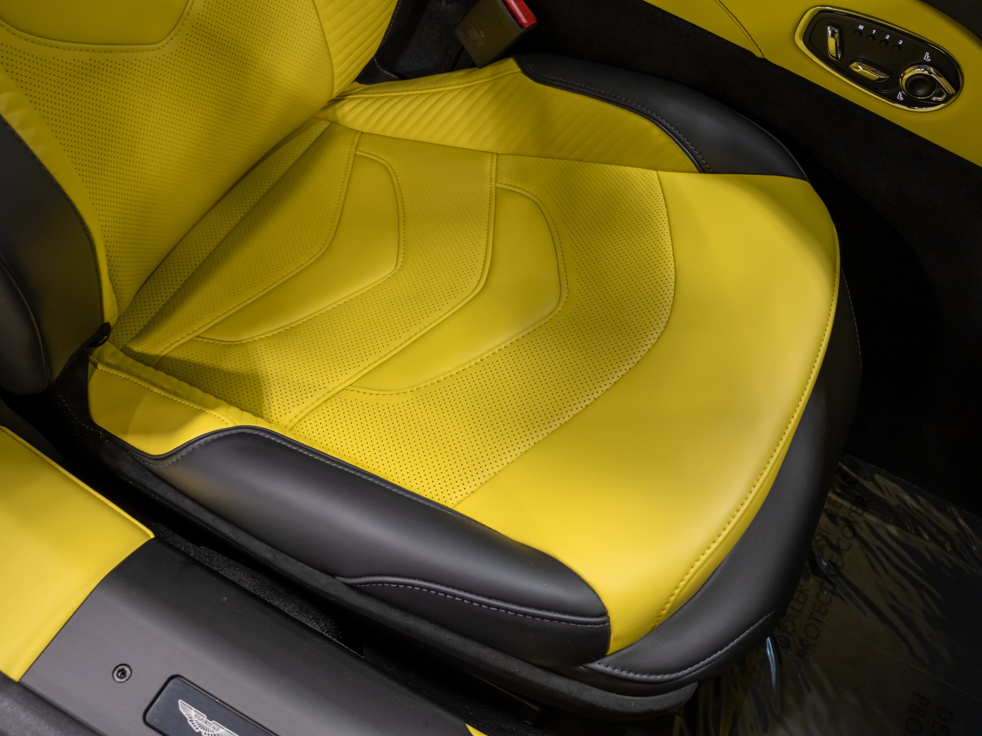 2023 Aston Martin DBS Base - Photo 82