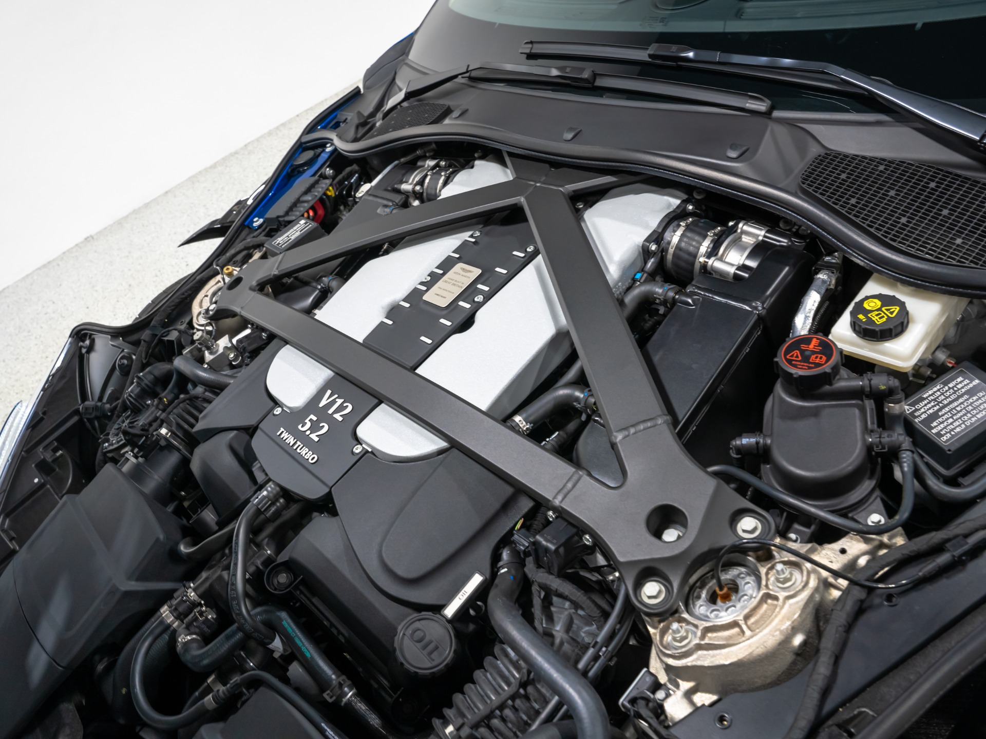 2023 Aston Martin DBS Base - Photo 92
