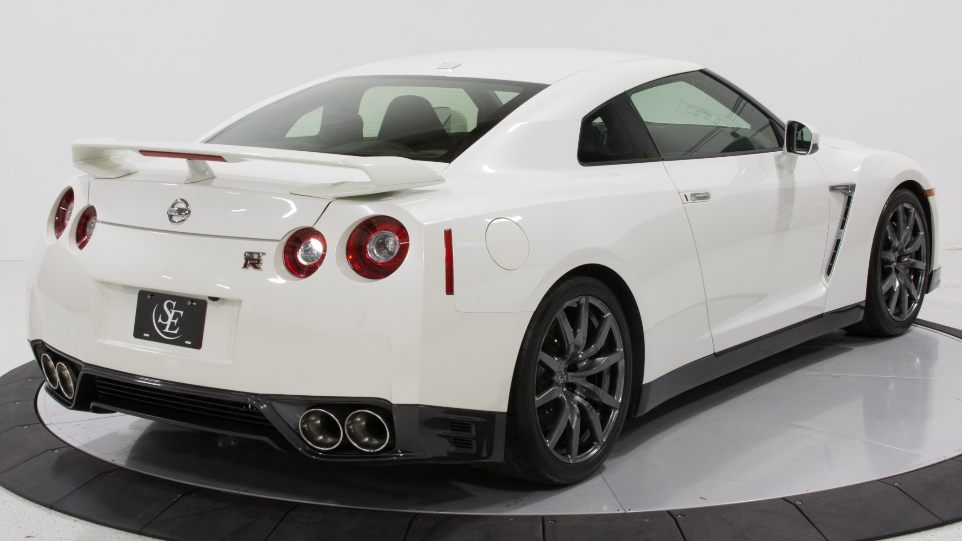 321 Nissan Gt R Nismo Stock Photos, High-Res Pictures, and Images