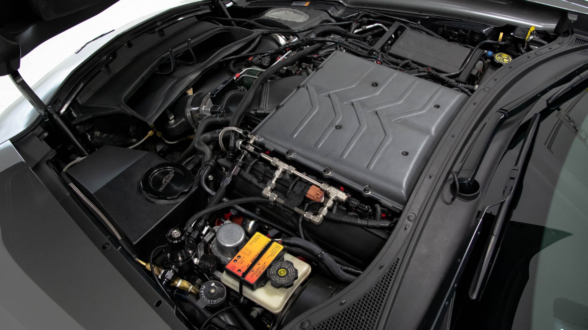 2020 Summer auto parts svr design carbon fiber material engine