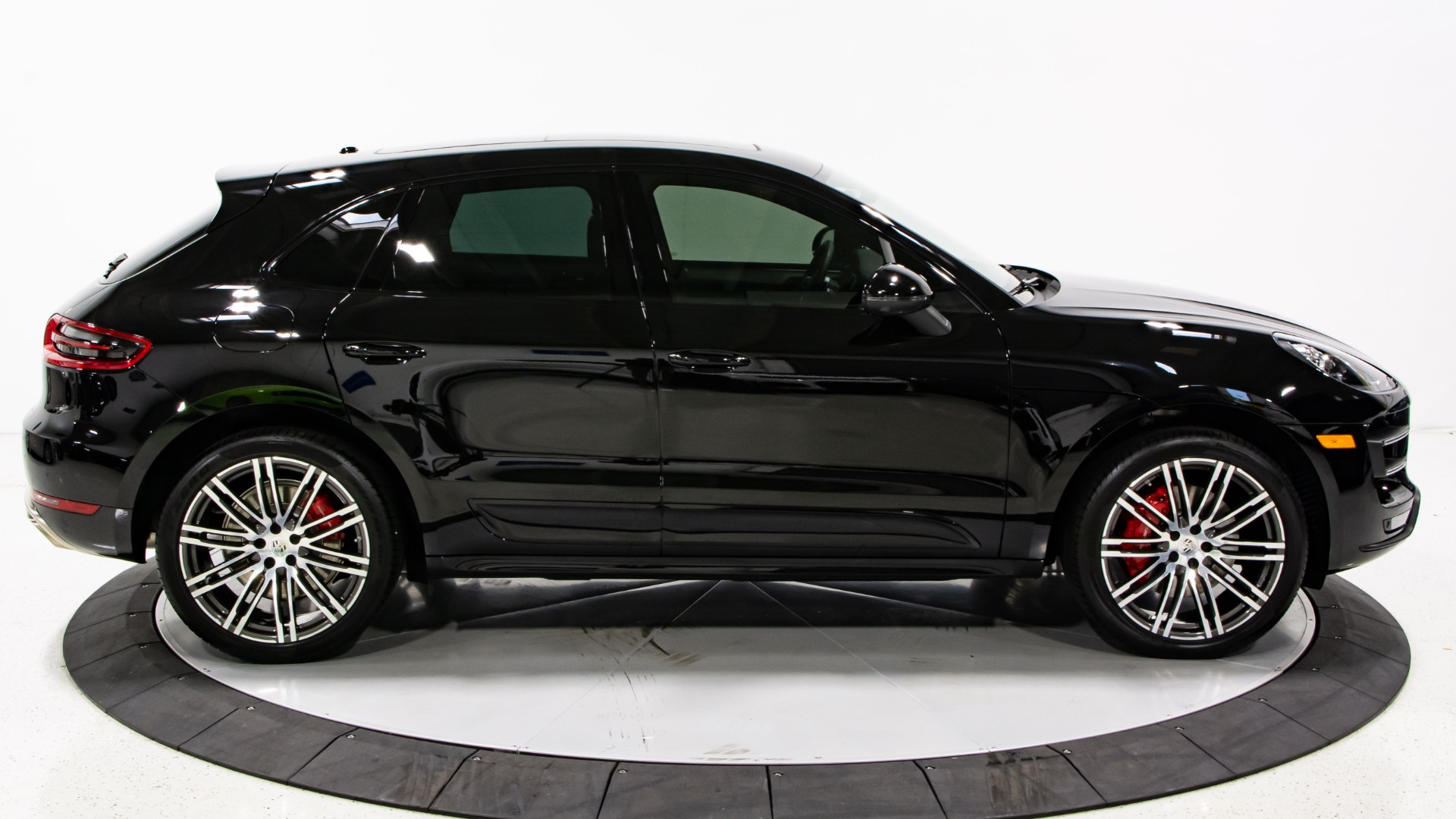Used-2018-Porsche-Macan-Turbo-